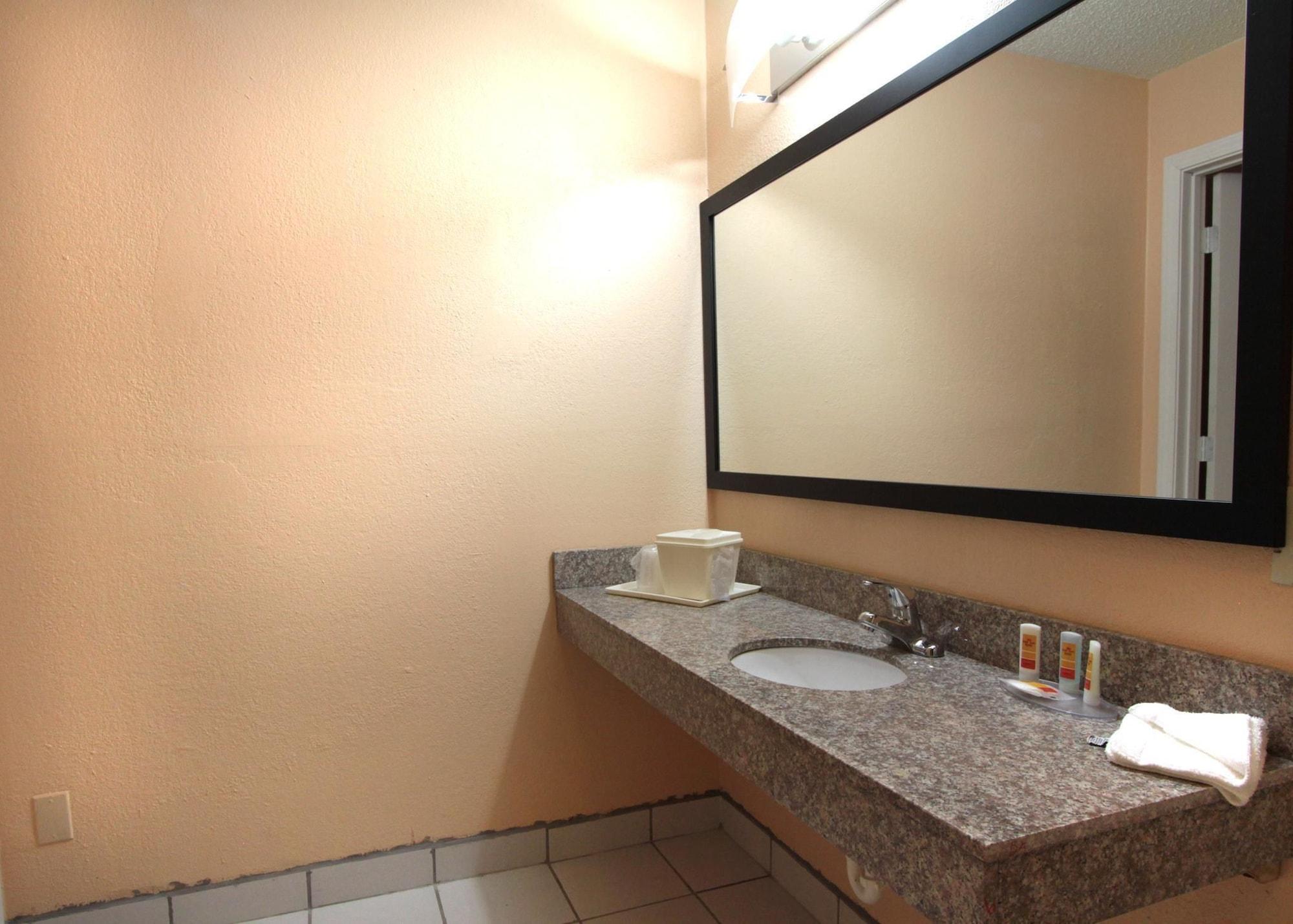 Days Inn By Wyndham Independence Esterno foto