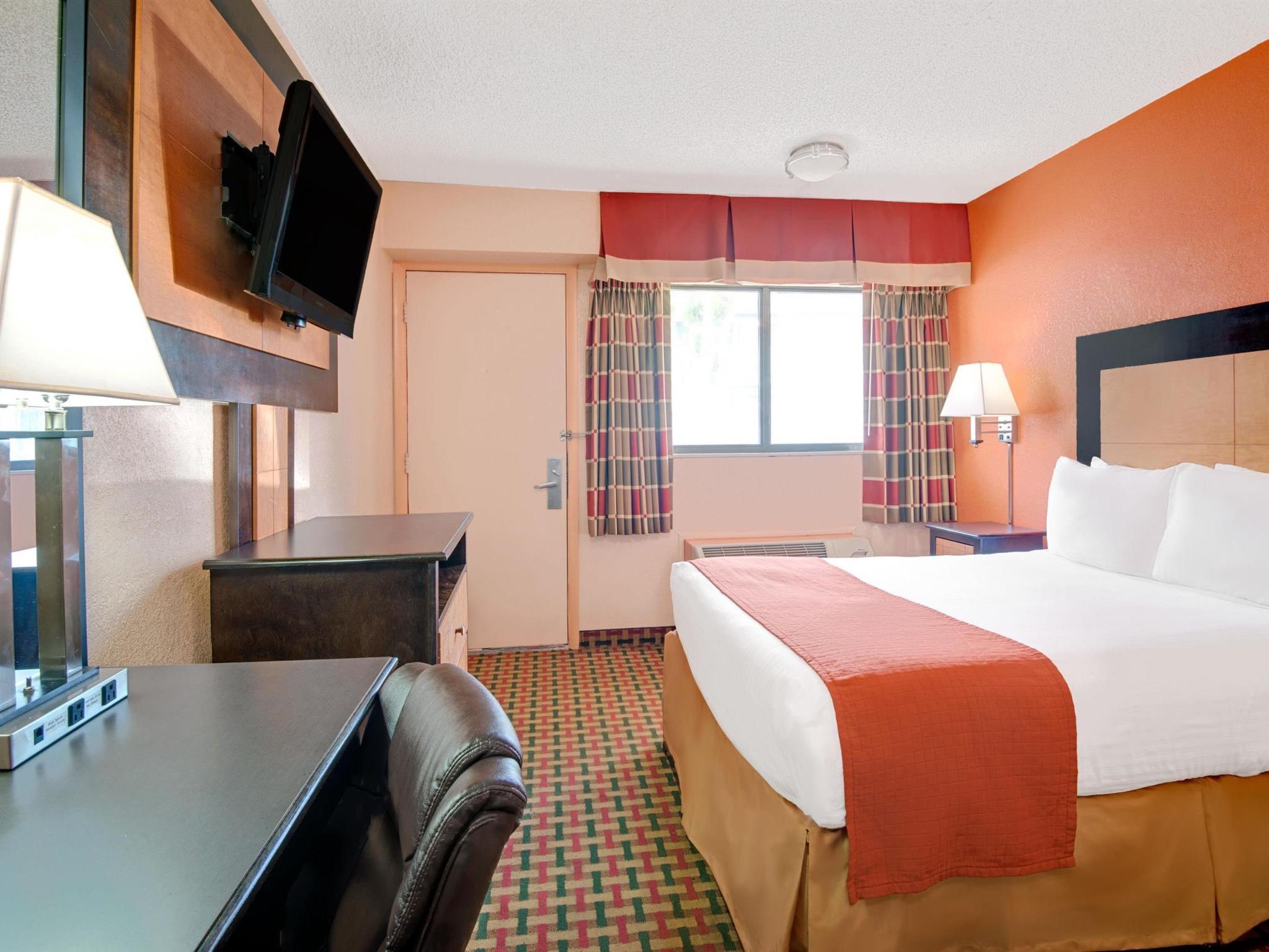 Days Inn By Wyndham Independence Esterno foto