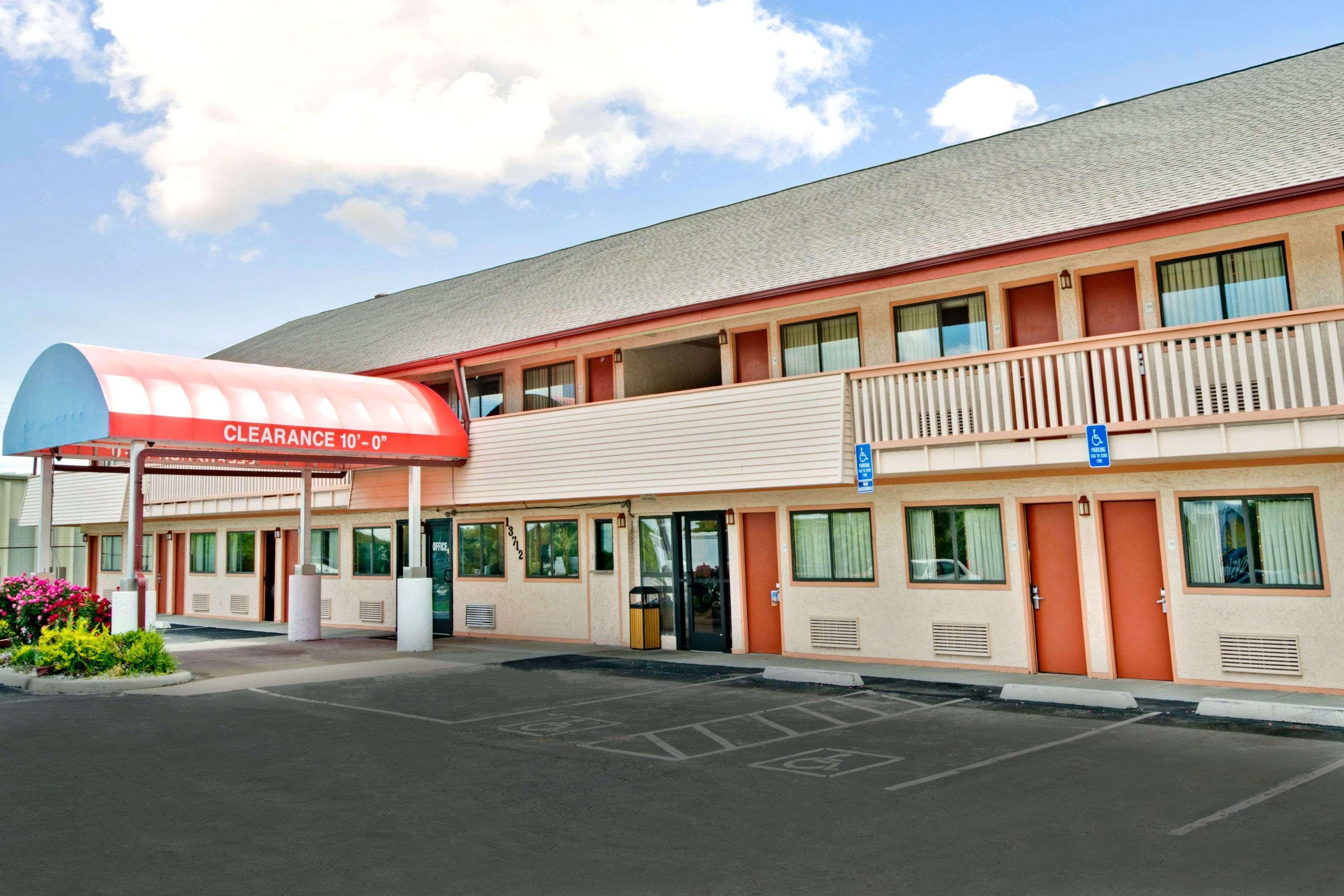 Days Inn By Wyndham Independence Esterno foto