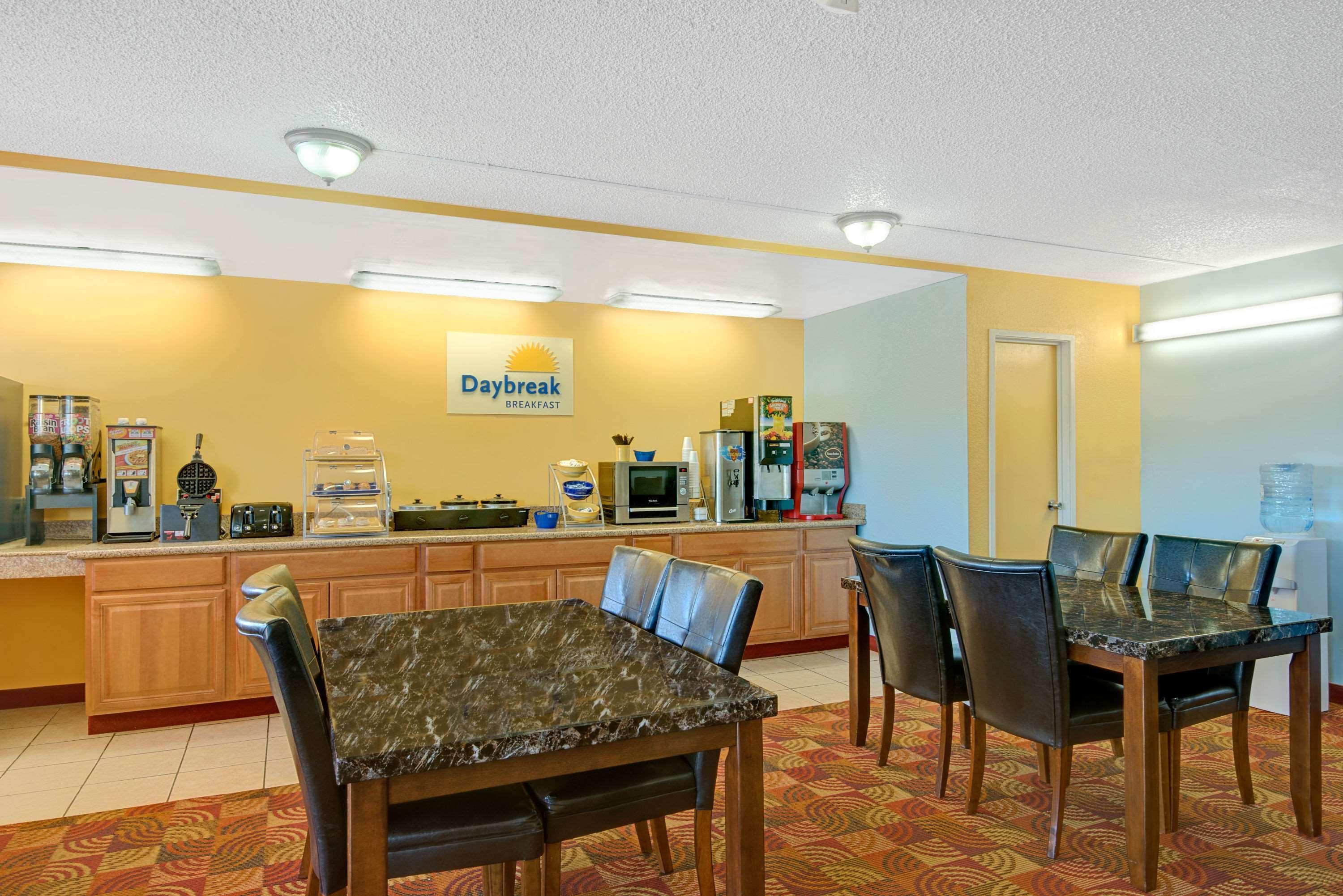 Days Inn By Wyndham Independence Esterno foto