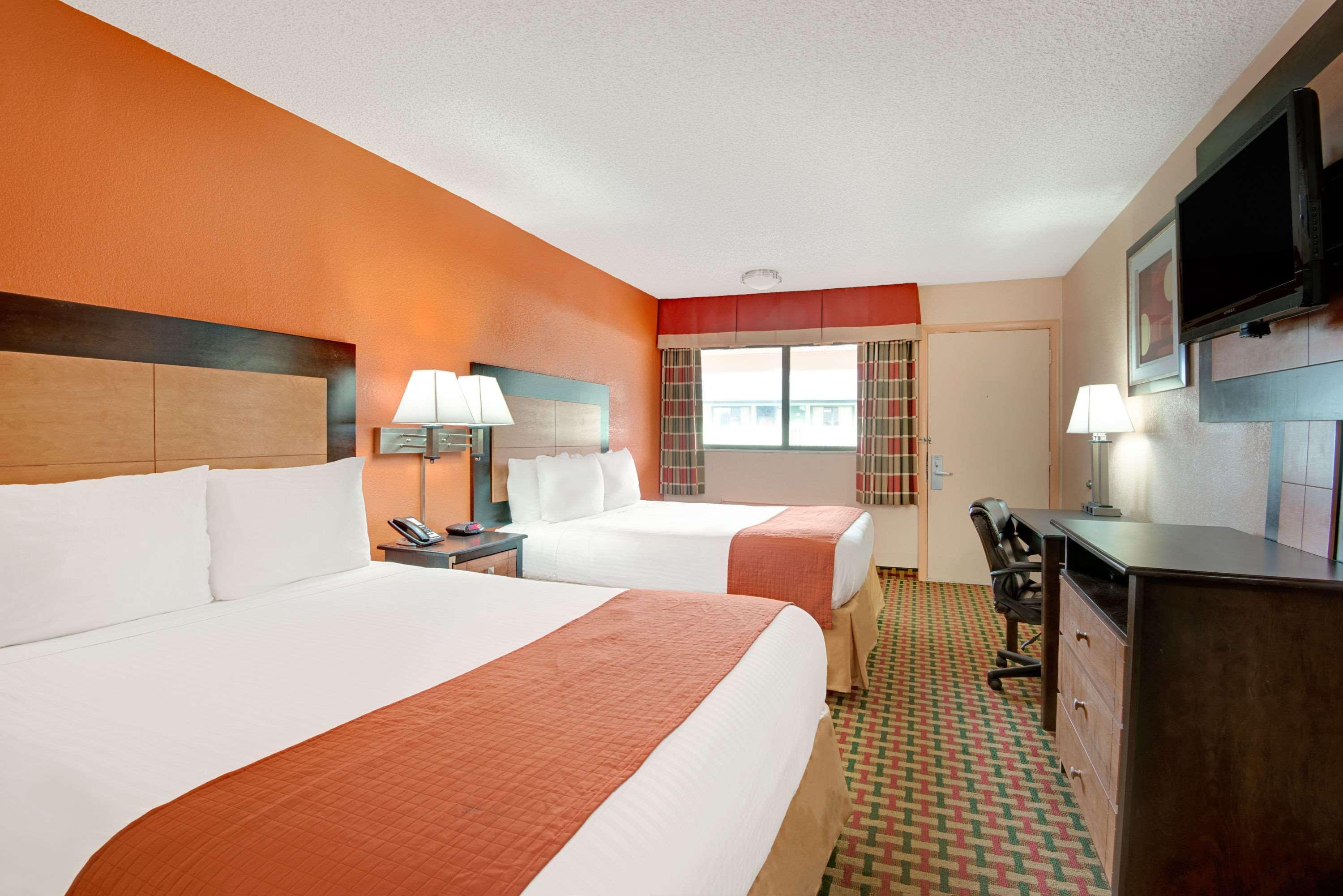 Days Inn By Wyndham Independence Esterno foto
