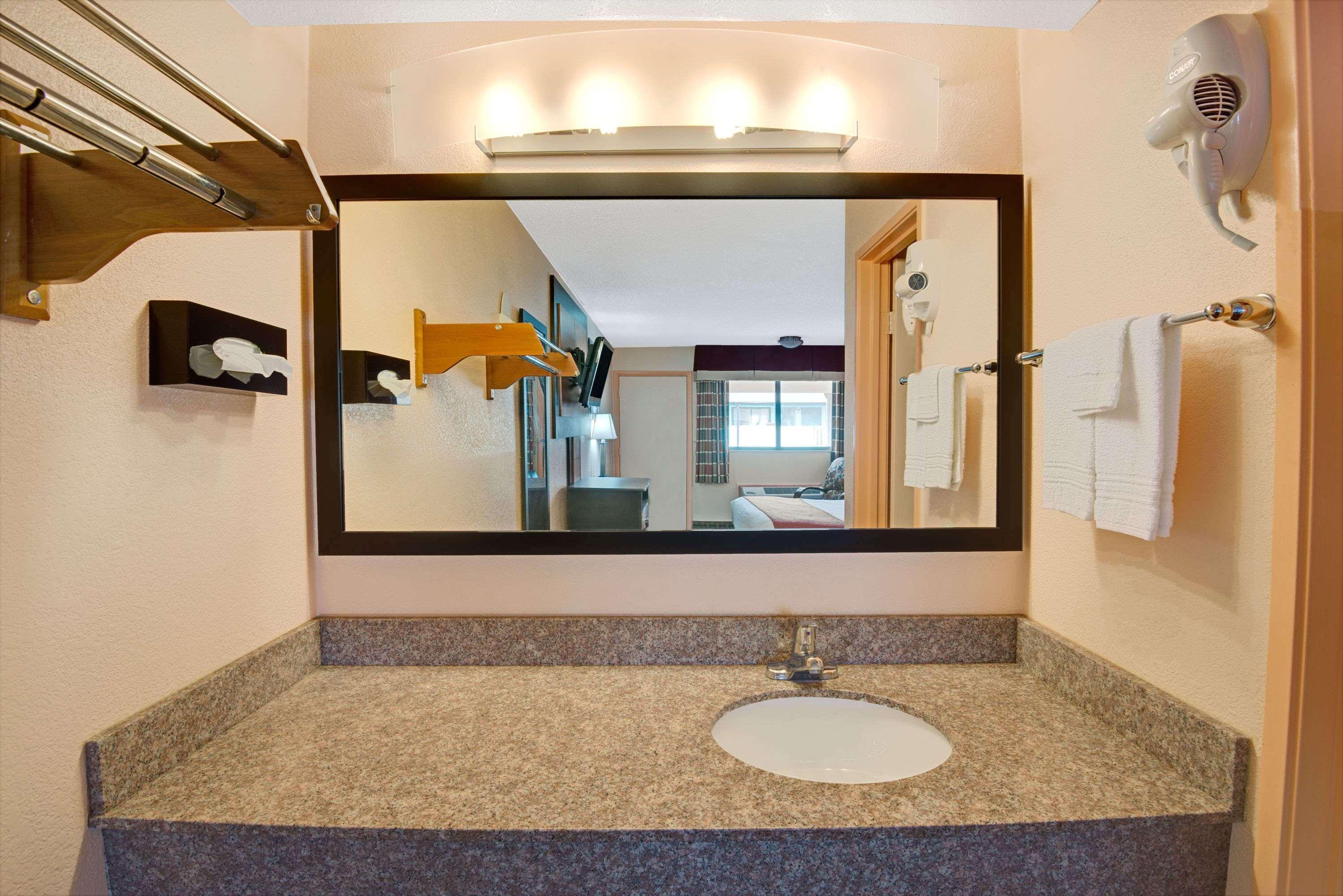 Days Inn By Wyndham Independence Esterno foto