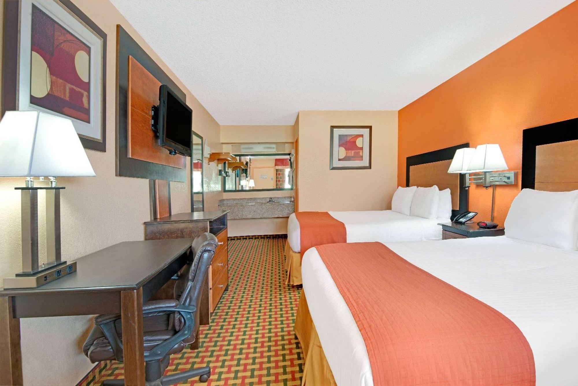 Days Inn By Wyndham Independence Esterno foto