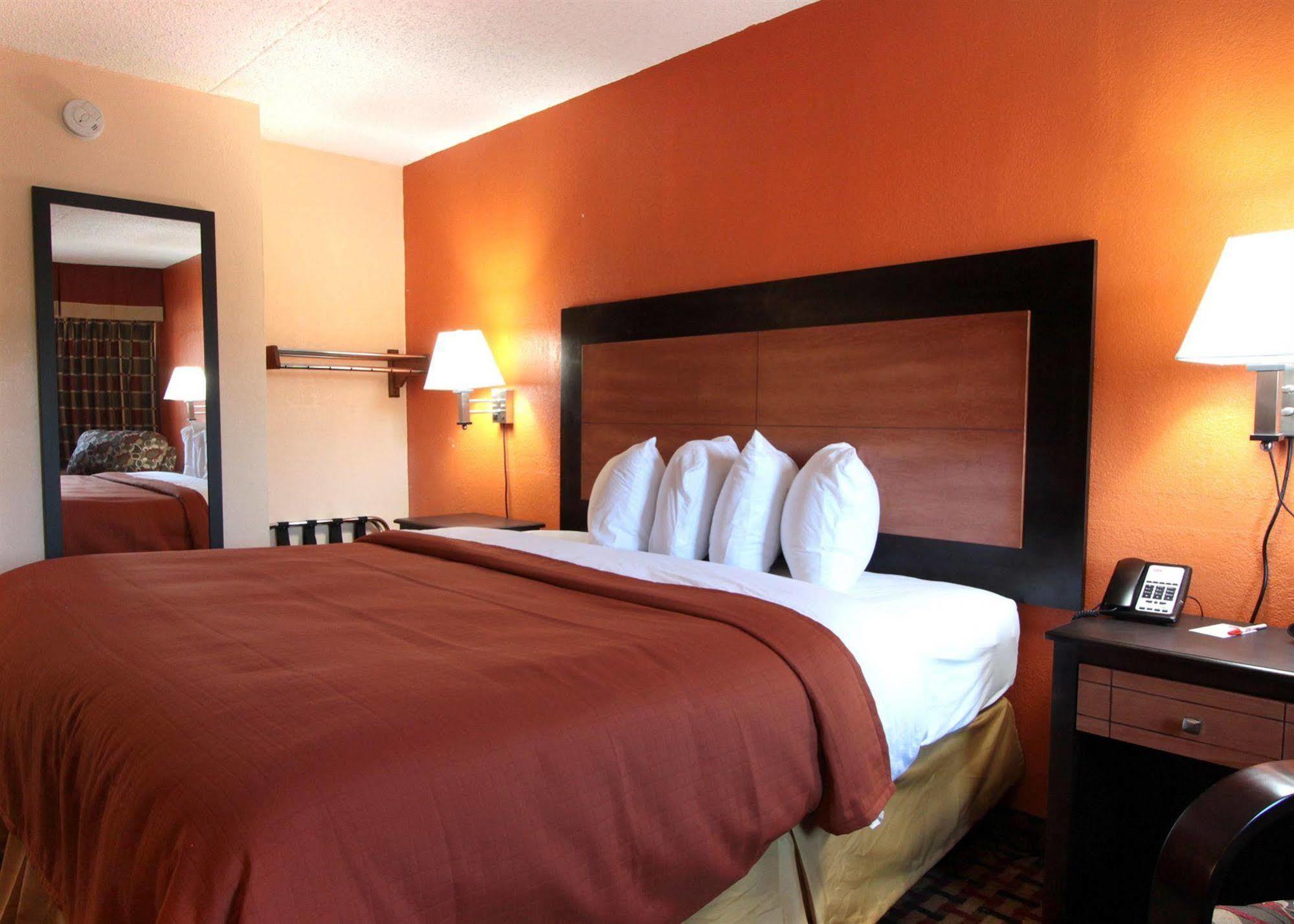 Days Inn By Wyndham Independence Esterno foto